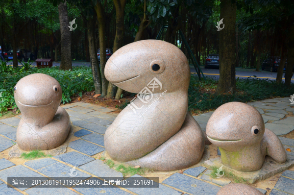 雕塑蛇年可愛(ài)小蛇