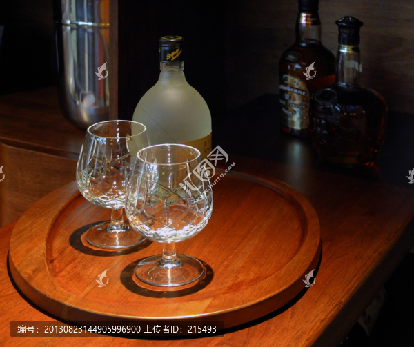 吧臺,洋酒,高腳杯