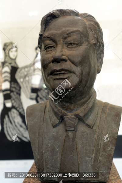 山西省靈石王家大院牛文塑像