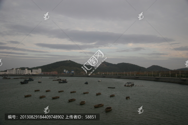 海濱城市一角