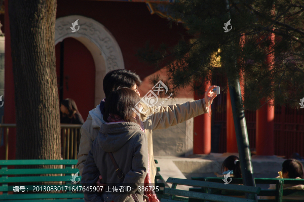 雍和宮游客自拍合影
