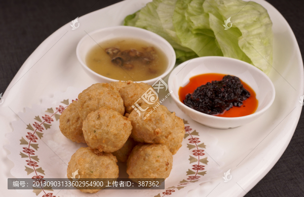手抓鯪魚球