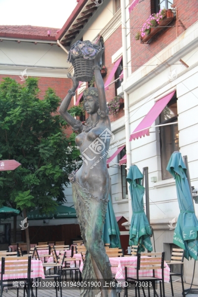 天津意區(qū)風(fēng)情街建筑,花仙子雕塑
