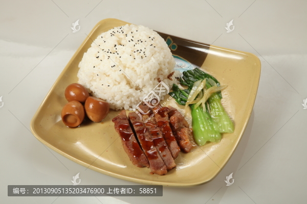 鹵蛋雞排飯