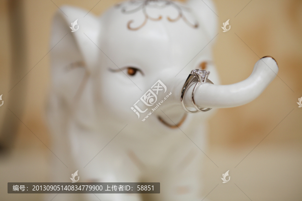 時(shí)尚鉆戒