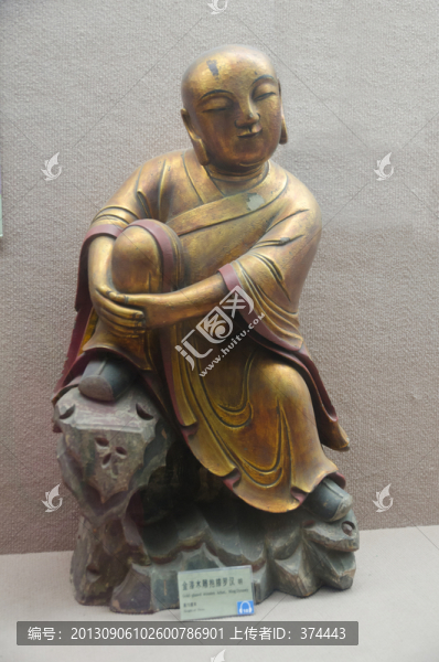 金漆木雕抱膝羅漢