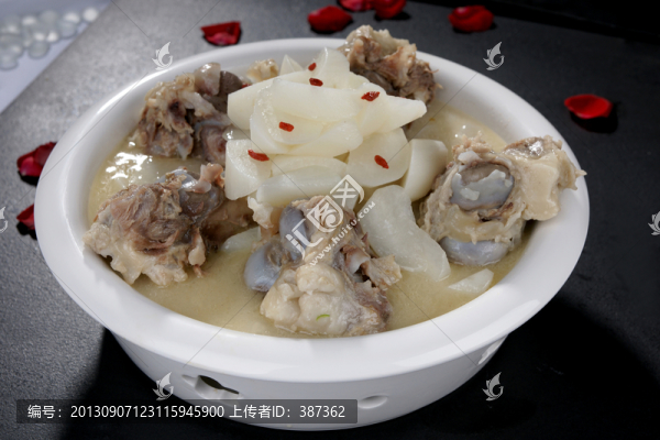 大棒骨燉蘿卜