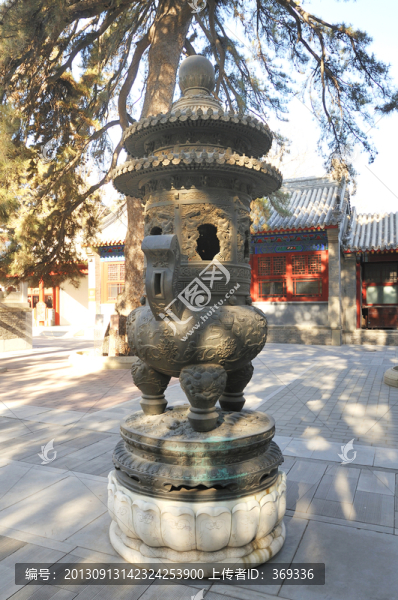 北京基地臺(tái)大雄寶殿前香爐