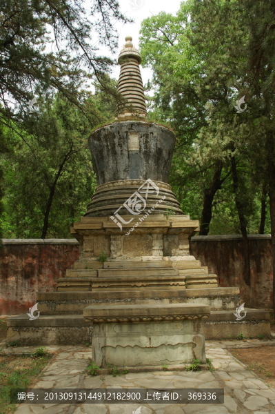 北京潭柘寺的佛塔