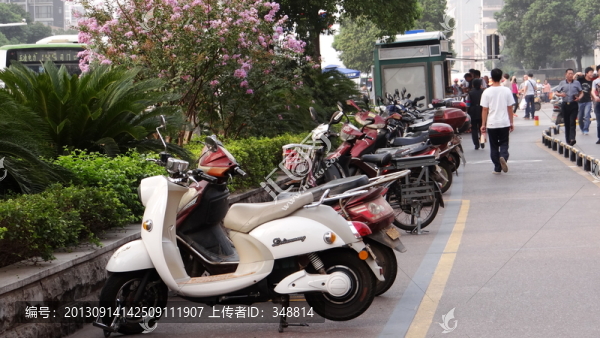 電動車