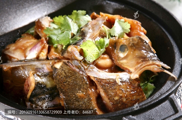 鐵鍋花鰱魚(yú)頭
