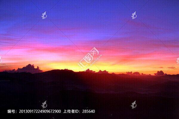 飛機(jī)上拍攝馬尼拉的日出