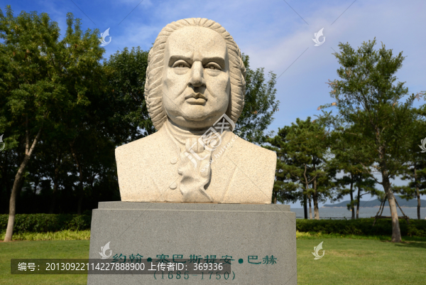 威海幸福公園巴赫石雕像