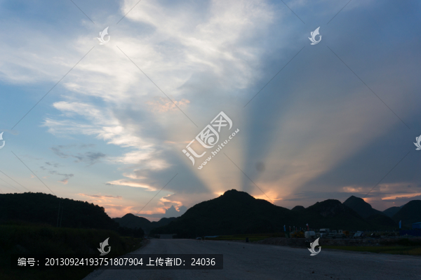 晚霞,光芒四射