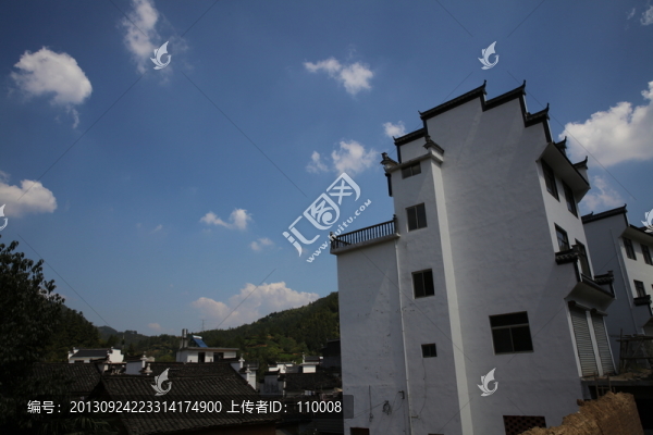 藍(lán)天白云馬頭墻