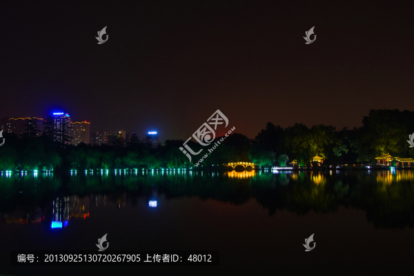 秋夜的興慶湖