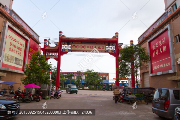 東興紅木社區(qū),大門(mén)