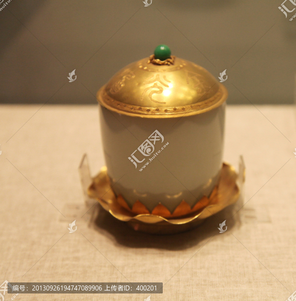 北京故宮珍寶館藏品金蓋托白玉杯
