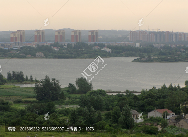 滁州城北遠(yuǎn)眺,晨光中的城市