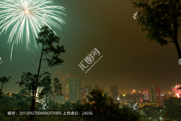 煙火下的城市