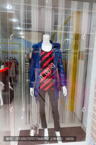 時(shí)尚女裝店,櫥窗,服裝模特