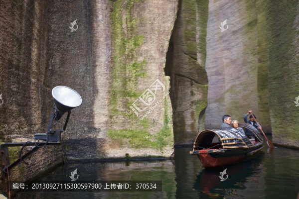 紹興東湖,箬簣山麓,烏篷船