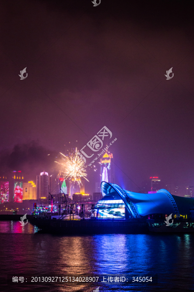 青島大劇院夜景煙花