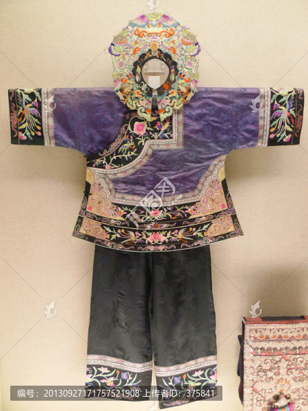 土家族繡花女服