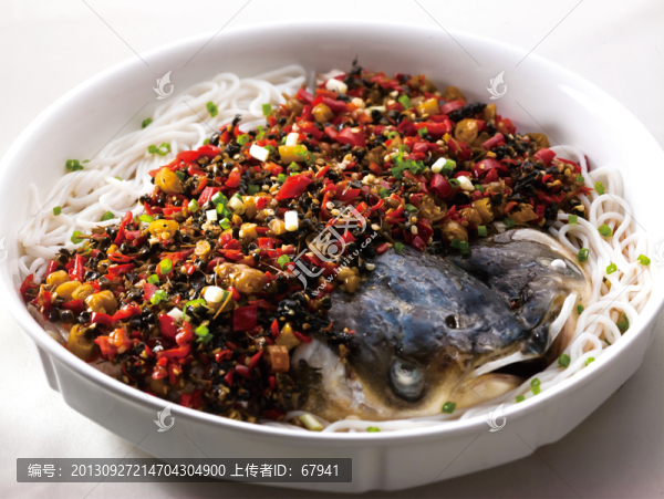 韭菜花干巴菌蒸魚頭