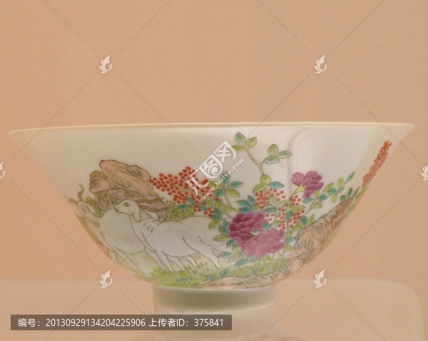 景德鎮(zhèn)窯粉彩三羊圖碗