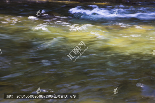 溪水