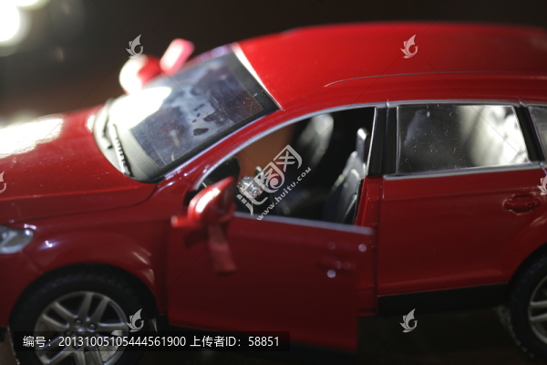 汽車模型上的戒指