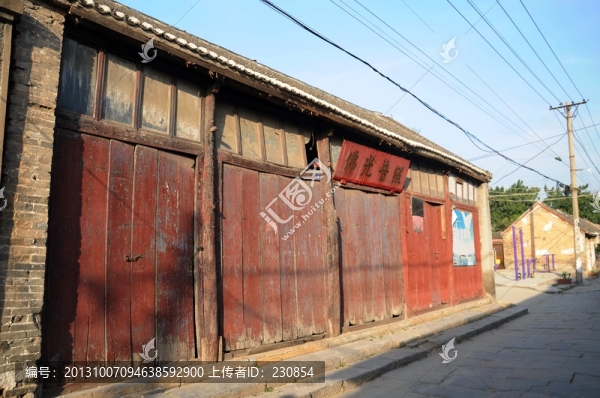 古城老街,店鋪木門(mén)