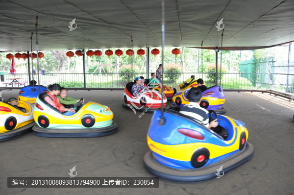 碰碰車(chē)