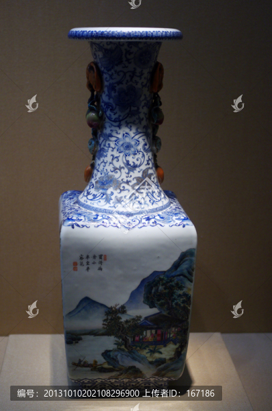 青花粉彩山水樓閣圖蝠耳尊