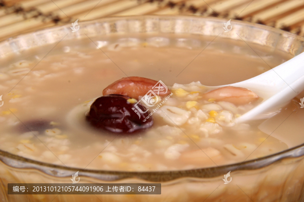 紅棗薏米養(yǎng)身粥