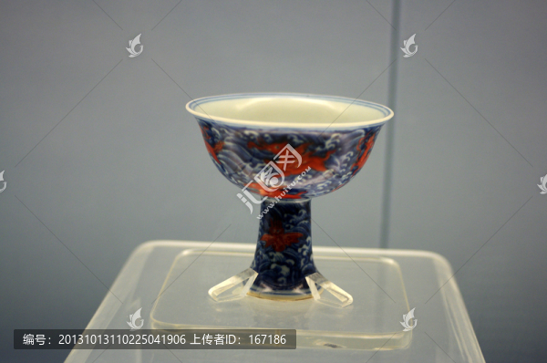 景德鎮(zhèn)窯青花紅彩海獸紋高足碗