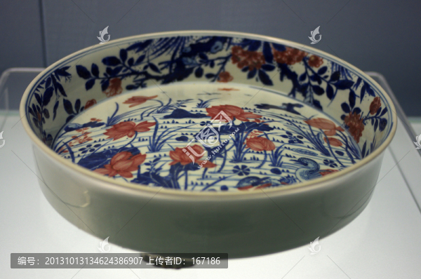 景德鎮(zhèn)窯青花釉里紅蓮池鴛鴦圖三