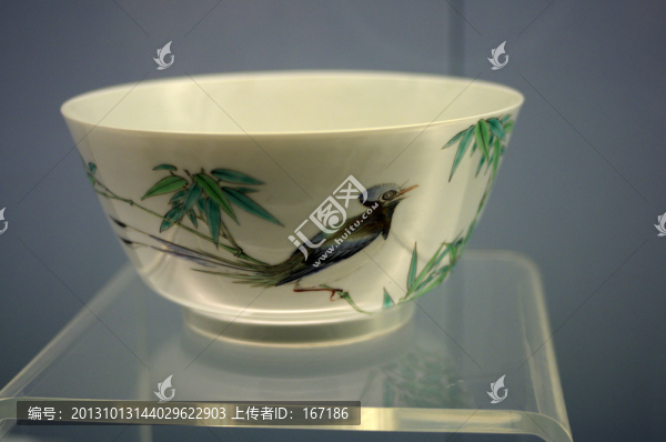 景德鎮(zhèn)窯粉彩花鳥紋碗