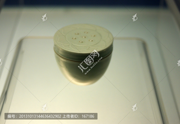 景德鎮(zhèn)窯青白釉蓮形蓋盒