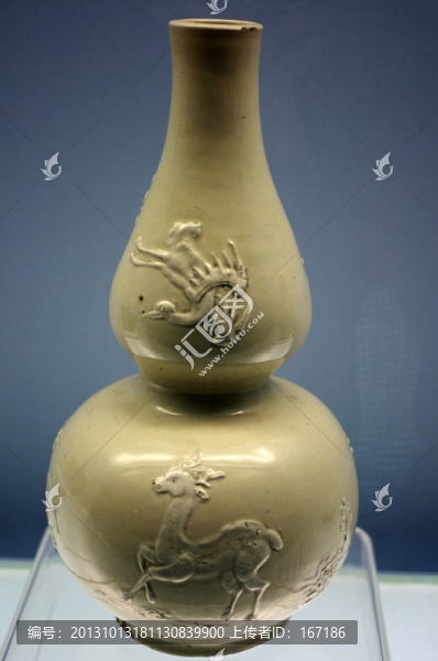 漳州窯白釉貼花松竹梅鶴鹿葫蘆瓶