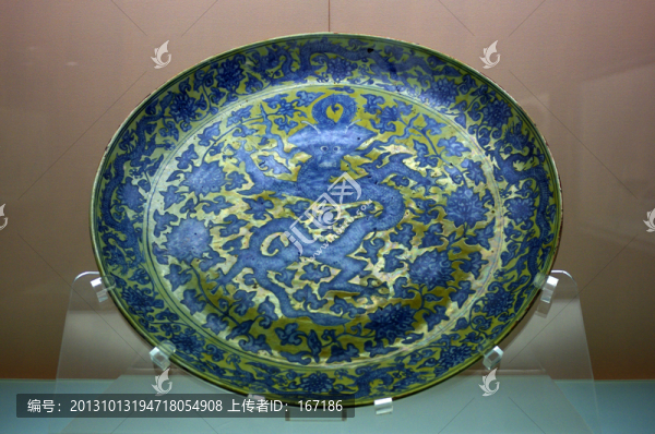 景德鎮(zhèn)窯青花黃彩龍紋盤