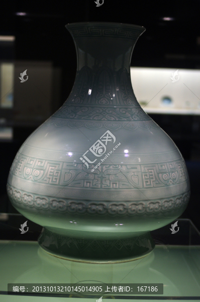 景德鎮(zhèn)窯青釉古銅器紋瓶