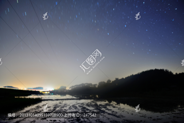 星光下的水田