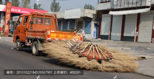 土造的道路清掃設(shè)備