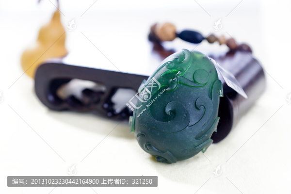 泰山玉掛件