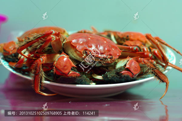 煮熟的河蟹
