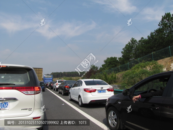 國(guó)慶高速公路堵車