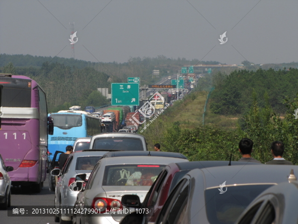 高速公路國慶擁堵,明光三界出口