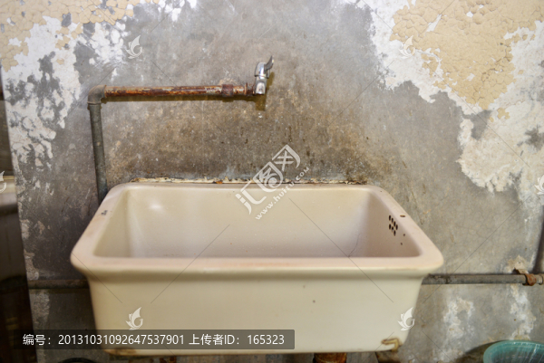 破舊水池